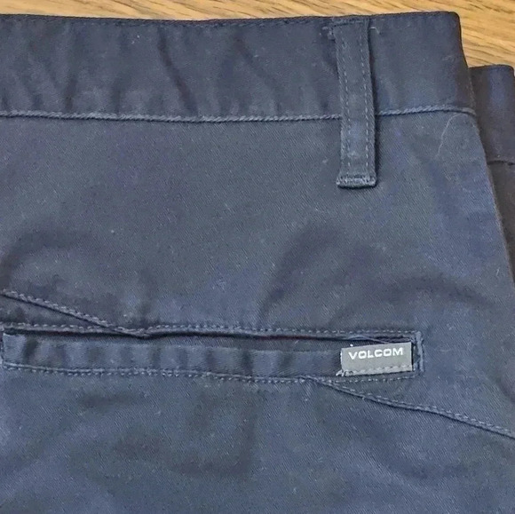 Volcom Flat Front Shorts Size 31 EUC - Picture 8 of 8